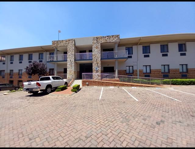 209M² OFFICE TO LET IN BRYANSTON